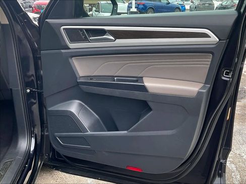 Used 2021 Volkswagen Atlas SE image 12