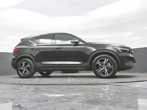 Used 2025 Volvo XC40 B5 Core AWD/4WD image 30
