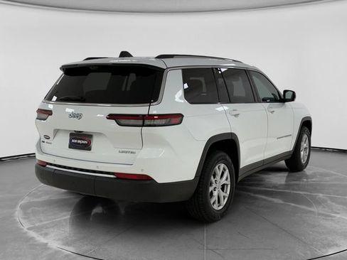 Used 2022 Jeep Grand Cherokee L Limited w/ Luxury Tech Group II AWD/4WD image 3