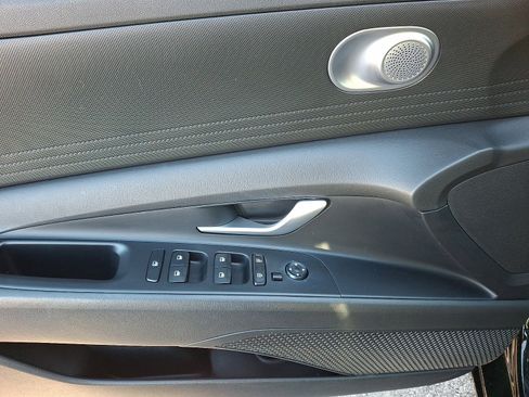 Certified 2023 Hyundai Elantra SEL image 12