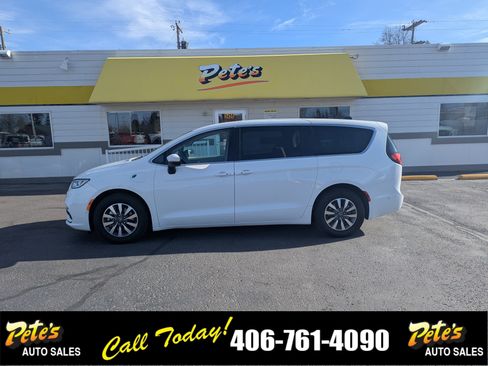 Used 2023 Chrysler Pacifica Touring-L image 1