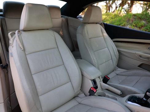 Used 2011 Volkswagen Eos Lux image 18