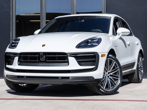 Certified 2026 Porsche Macan AWD/4WD image 1