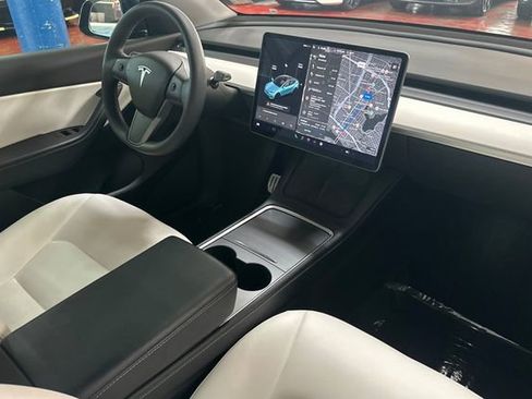 Used 2022 Tesla Model Y Performance image 19