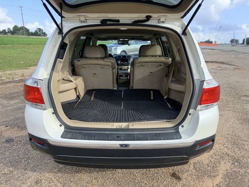 Used 2012 Toyota Highlander Limited w/ Tow Pkg FWD image 11