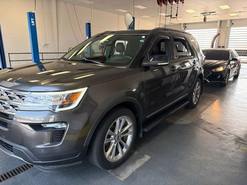 Used 2018 Ford Explorer XLT w/ Equipment Group 202A AWD/4WD image 3