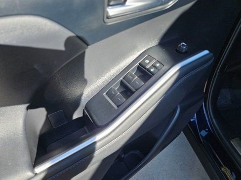 Used 2024 Toyota Highlander LE image 13