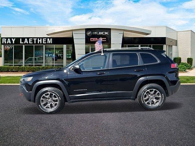 Used 2020 Jeep Cherokee Trailhawk w/ Cold Weather Group AWD/4WD image 2