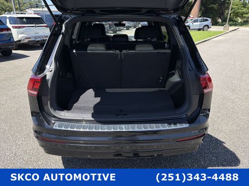 Used 2021 Volkswagen Tiguan SE FWD image 22