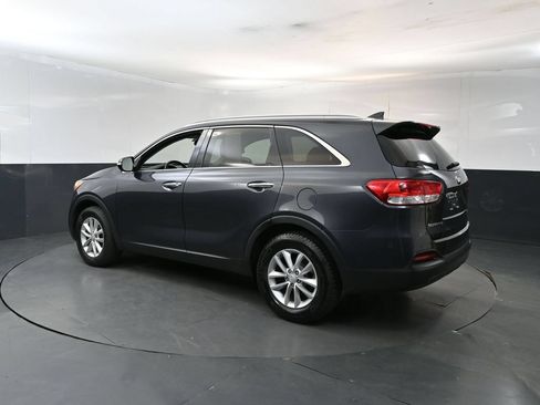 Used 2017 Kia Sorento FWD w/ LX Convenience Package image 3