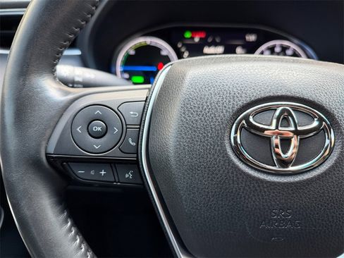 Used 2021 Toyota Venza XLE image 22