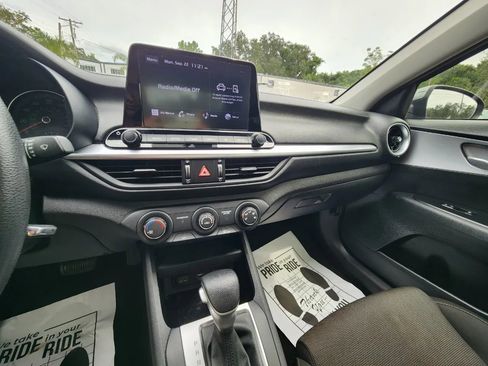 Used 2022 Kia Forte LXS image 18