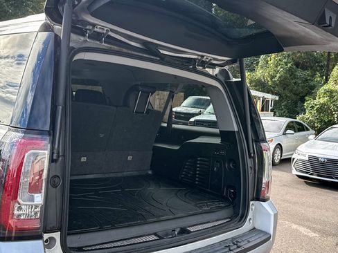 Used 2017 GMC Yukon XL SLT w/ Open Road Package image 9