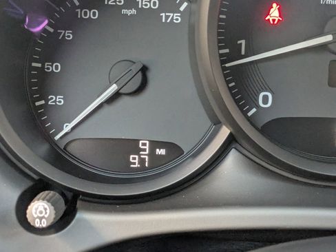 Certified 2026 Porsche Macan image 17