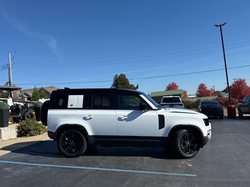 Used 2024 Land Rover Defender 110 S image 2