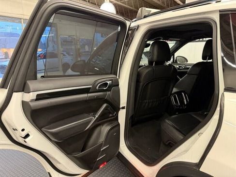 Used 2014 Porsche Cayenne Diesel AWD/4WD image 36