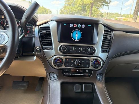 Used 2020 Chevrolet Tahoe LT w/ Luxury Package RWD image 4