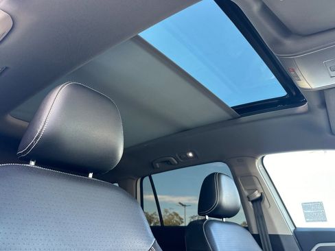 Used 2022 Volkswagen Atlas SEL R-Line image 18