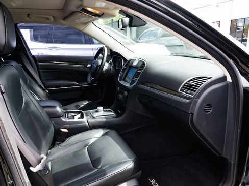 Used 2016 Chrysler 300 C RWD image 24