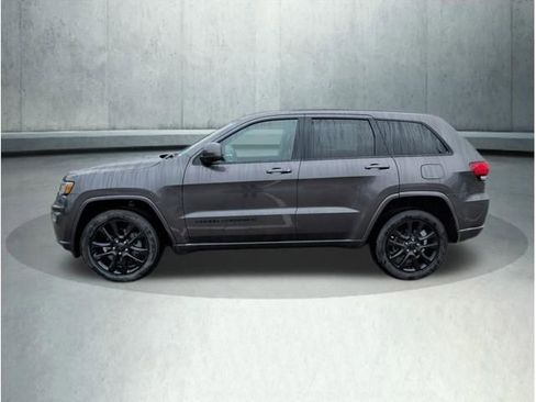 Used 2019 Jeep Grand Cherokee Altitude image 2