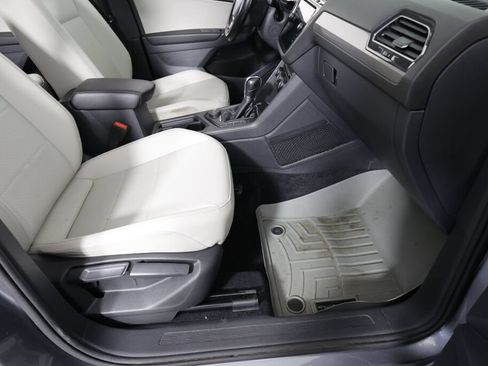 Used 2018 Volkswagen Tiguan SE AWD/4WD image 26