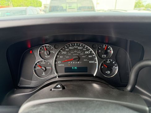 New 2026 Chevrolet Express 3500 Extended RWD image 16