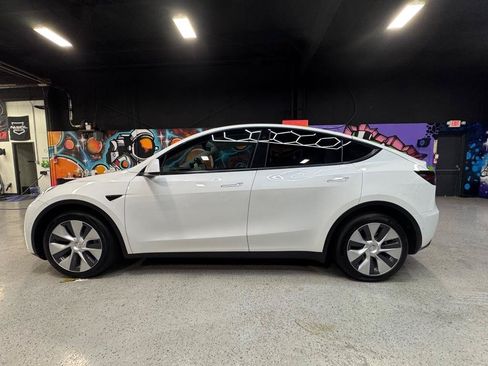 Used 2021 Tesla Model Y Long Range AWD/4WD image 2