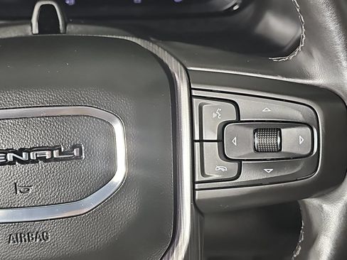 Used 2023 GMC Yukon XL Denali Ultimate AWD/4WD image 15