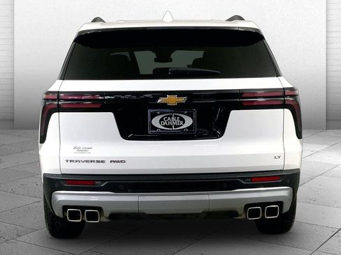 Used 2024 Chevrolet Traverse LT AWD/4WD image 3