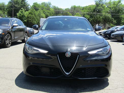 Used 2018 Alfa Romeo Giulia Ti Sport w/ Quick Order Package 22S Sport AWD/4WD image 2