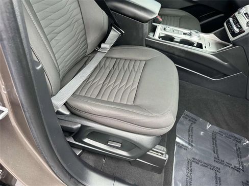 Used 2021 Ford Explorer XLT image 8