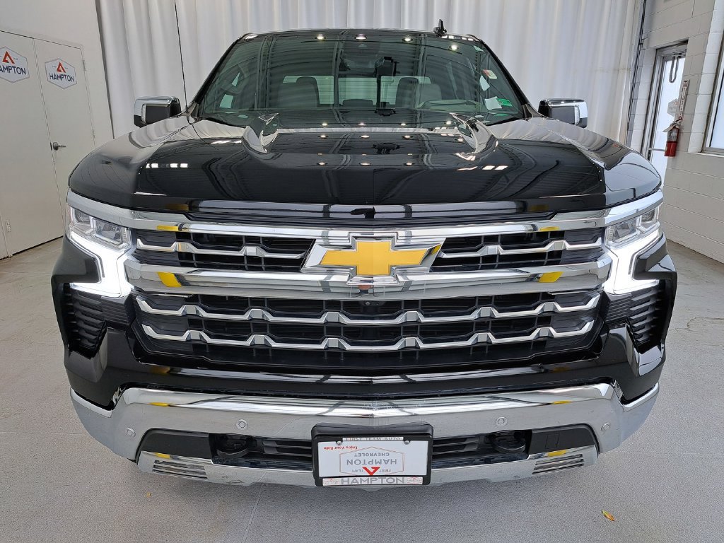 Used 2025 Chevrolet Silverado 1500 LTZ w/ LTZ Premium Package AWD/4WD image 3