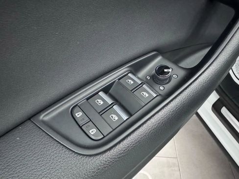 Used 2019 Audi Q8 Premium w/ Convenience Package image 21