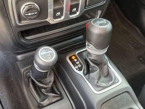 Used 2018 Jeep Wrangler Sport AWD/4WD image 14