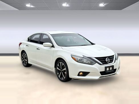 Used 2018 Nissan Altima 2.5 SR FWD image 7