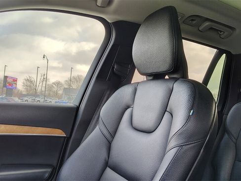 Used 2024 Volvo XC90 B6 Plus image 23