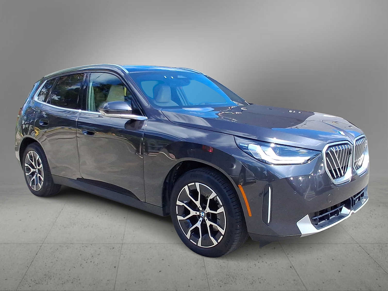 Used 2025 BMW X3 xDrive30i w/ Premium Package AWD/4WD image 2