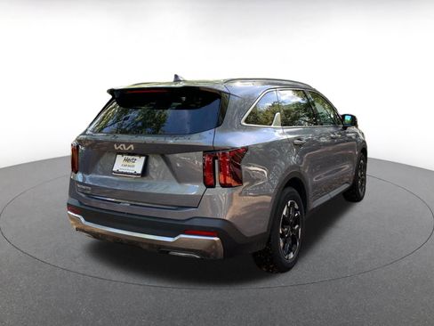 Used 2024 Kia Sorento S image 7