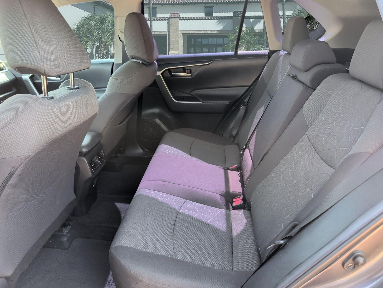 Used 2021 Toyota RAV4 XLE w/ Convenience Package FWD image 25