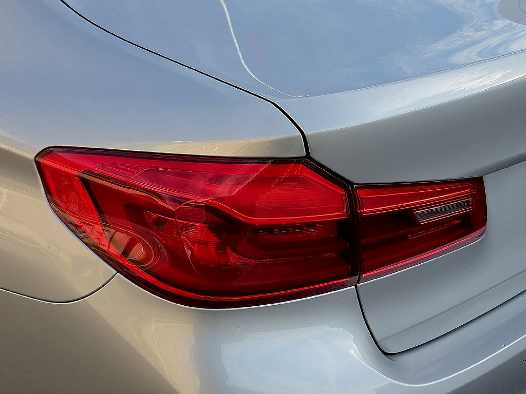 Used 2018 BMW 530e RWD image 9