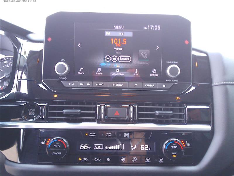 Used 2025 Nissan Pathfinder SV AWD/4WD image 15