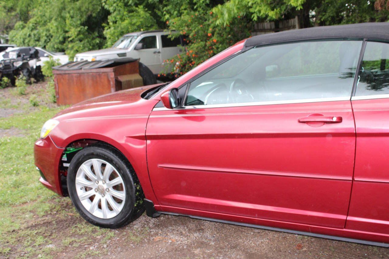 Used 2013 Chrysler 200 Touring FWD image 11