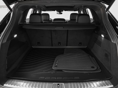 Certified 2025 Porsche Cayenne image 15