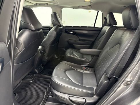 Used 2022 Toyota Highlander XLE image 23