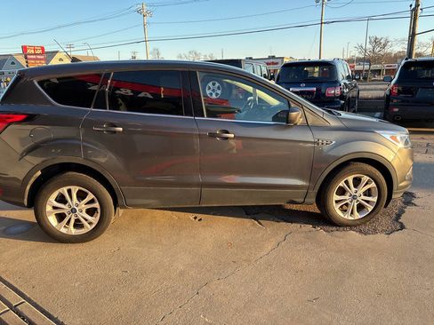 Used 2019 Ford Escape SE image 5