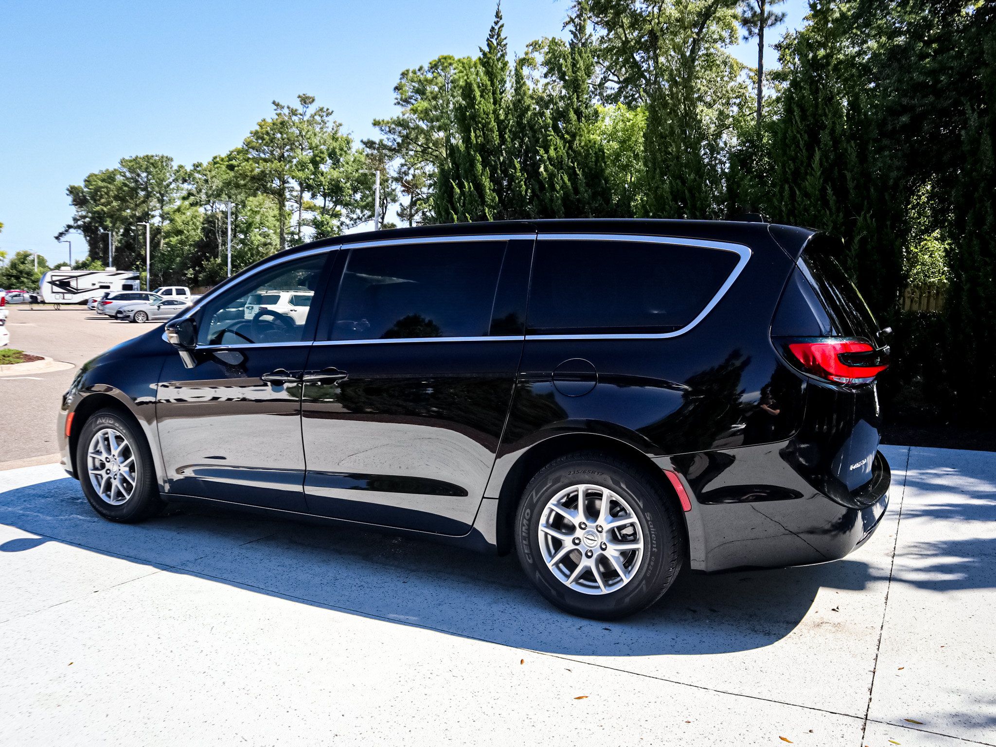 Used 2025 Chrysler Pacifica Select FWD image 7