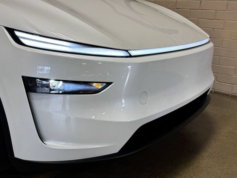 Used 2026 Tesla Model Y 2WD image 15