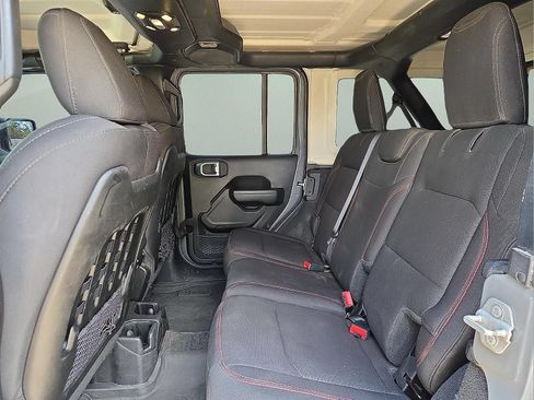 Used 2022 Jeep Wrangler Unlimited Rubicon w/ Cold Weather Group AWD/4WD image 10