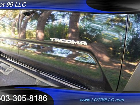 Used 2017 Toyota Tacoma TRD Off-Road w/ Premium & Technology Package AWD/4WD image 36