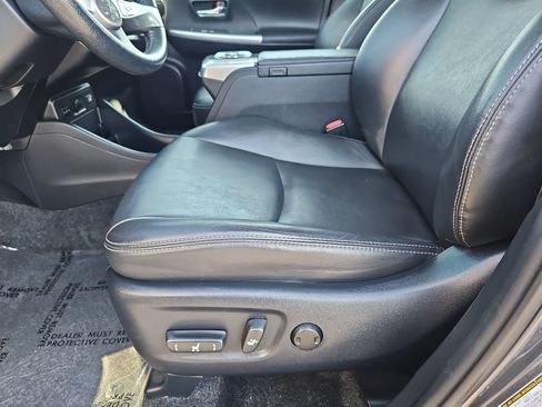 Used 2017 Toyota Prius V Four w/ Carpet Mat Package FWD image 29